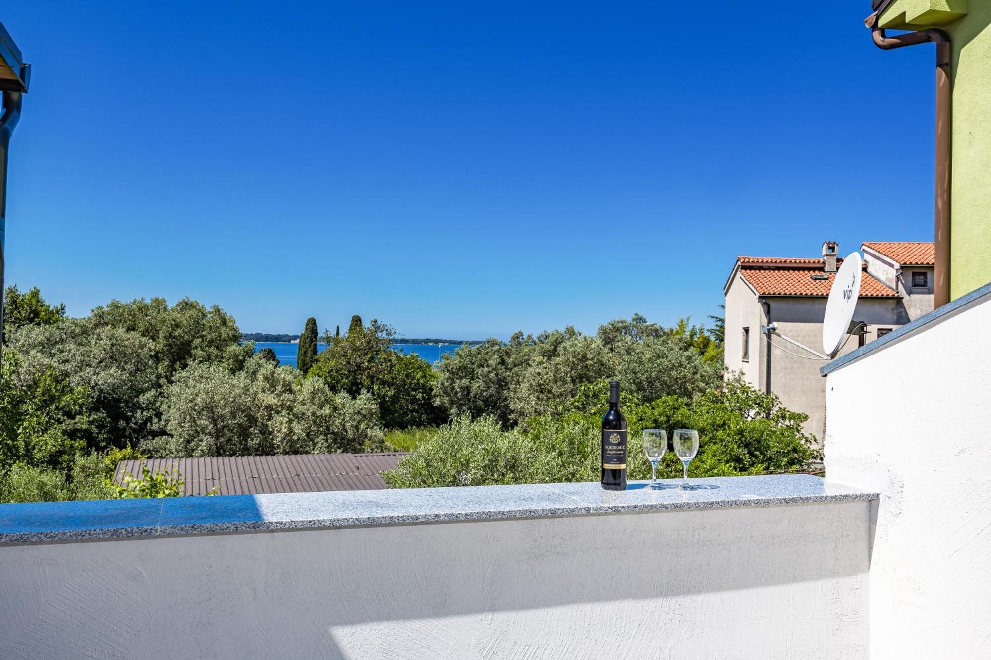 Apartment Nenad - Amazing Sea View ! Only 500 Meters From The Beach ! Fazana Exterior photo